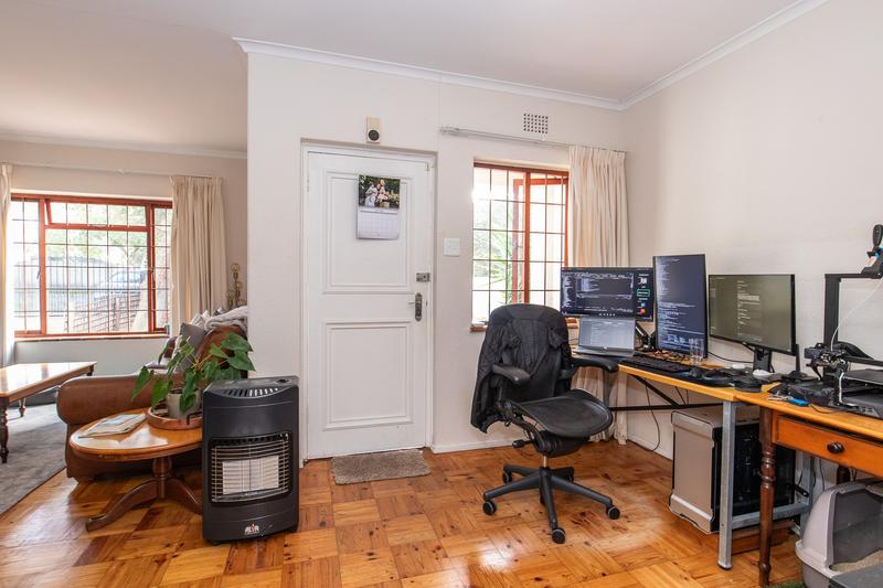 To Let 3 Bedroom Property for Rent in Meadowridge Western Cape